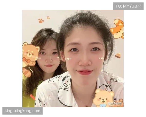 李盈莹地铁自拍，腕表亮得像能买套房