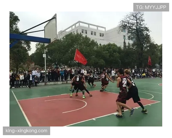 篮球比赛中裁判判罚流程:一步步解析争议哨响后的正确判定依据 篮球比赛中裁判判罚流程:一步步解析争议哨响后的正确判定依据